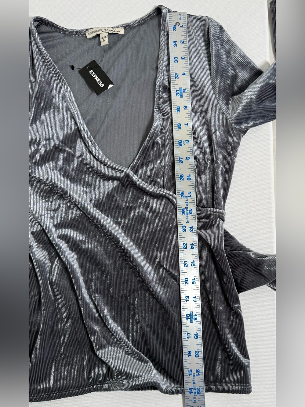 Express Women’s Ribbed Silver Velvet Wrap Front 3/4 sleeve V-neck Top Size Small - Picture 10 of 13